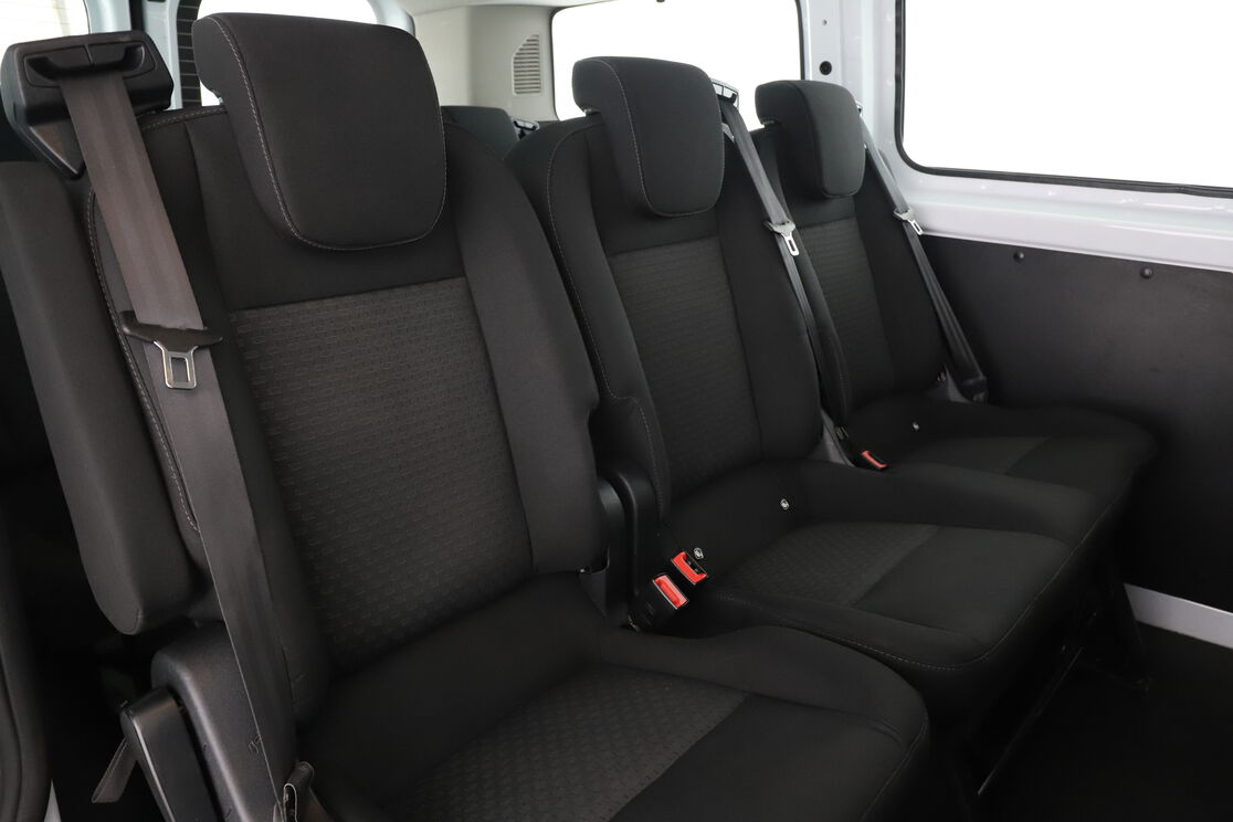 Interno sedili posteriori, dal lato guidatore
