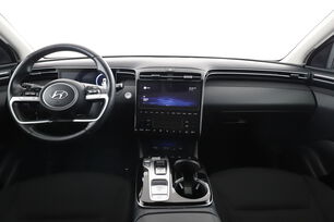 Interno anteriore dell'abitacolo, dal sedile posteriore