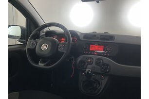 Interno lato guidatore, dal sedile posteriore