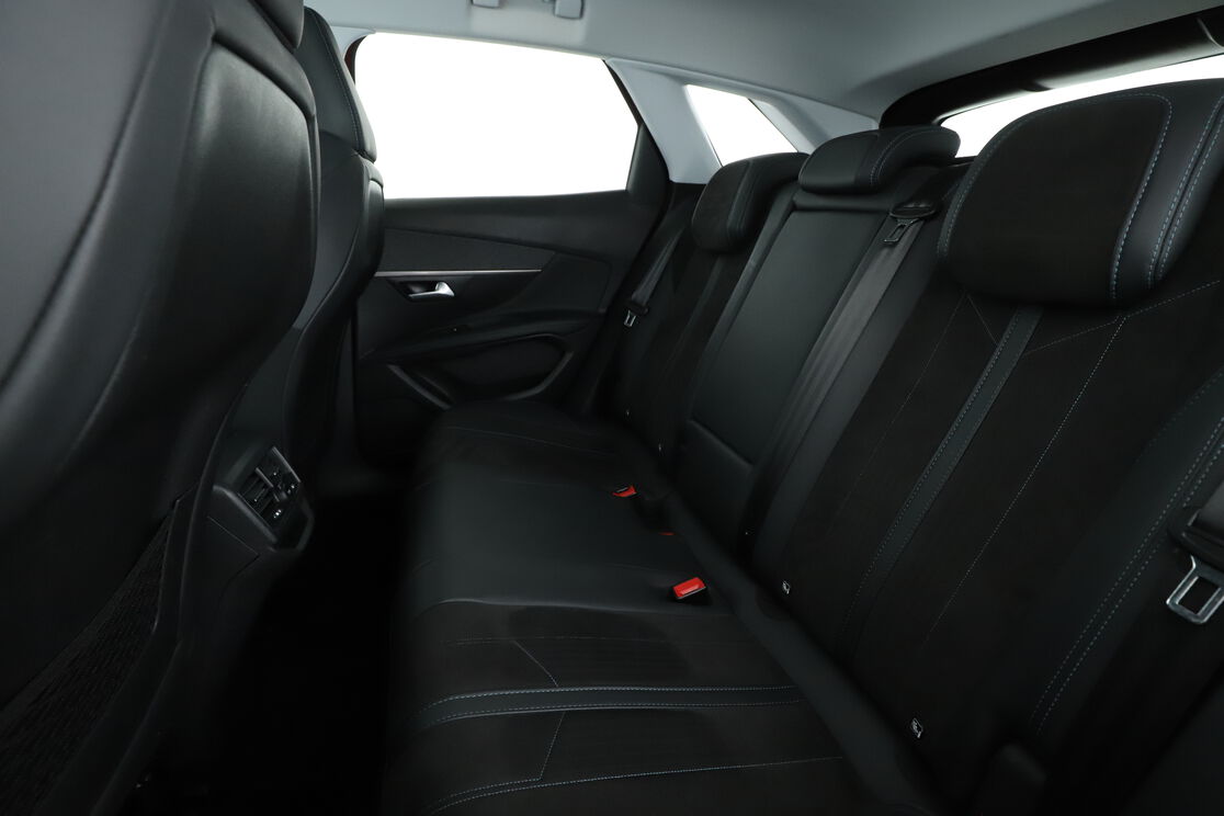 Intérieur côté conducteur depuis le siège arrière