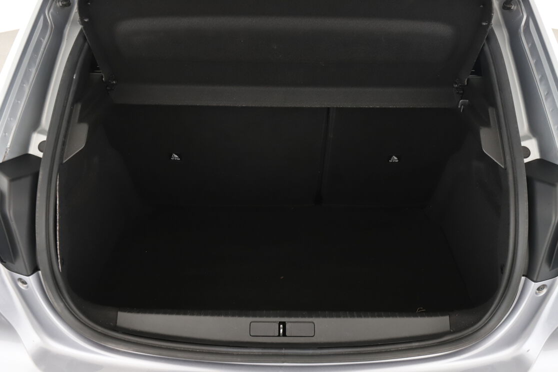 carDetails.imgAlt.interior.10