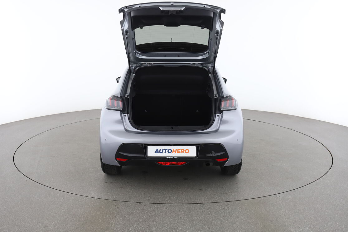 carDetails.imgAlt.interior.9