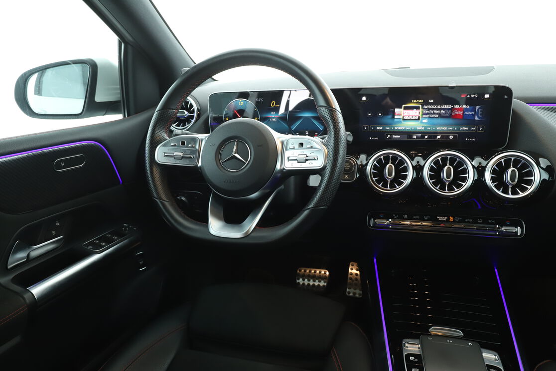 Intérieur côté conducteur depuis le siège arrière