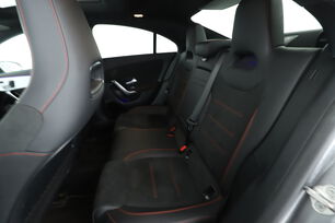 Intérieur sièges arrière depuis le côté conducteur