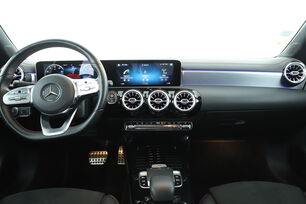 Intérieur avant de l'habitacle depuis le siège arrière