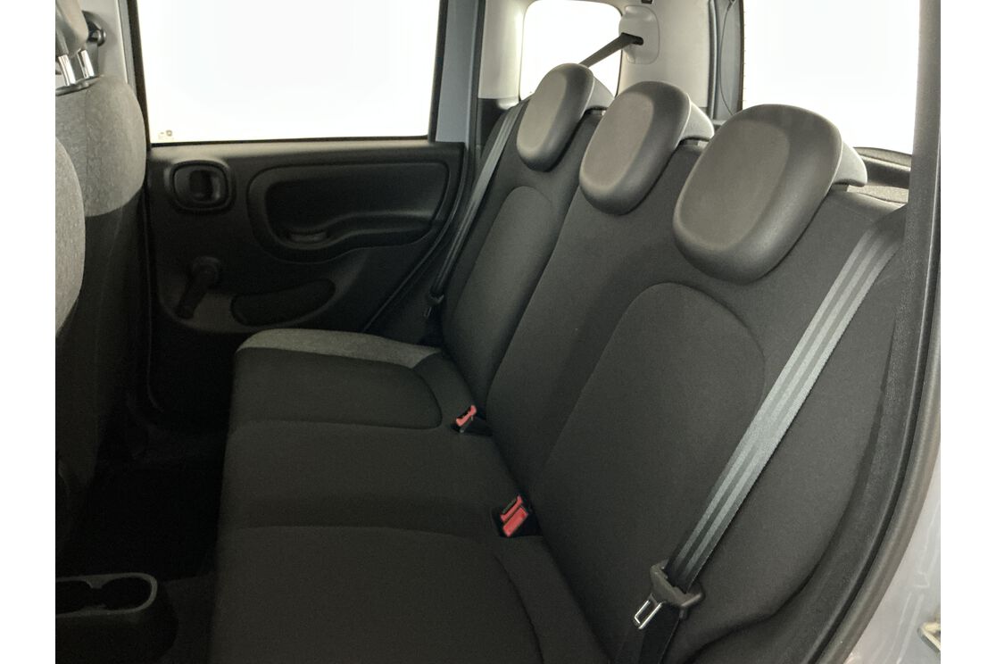 Interno sedili posteriori, dal lato guidatore