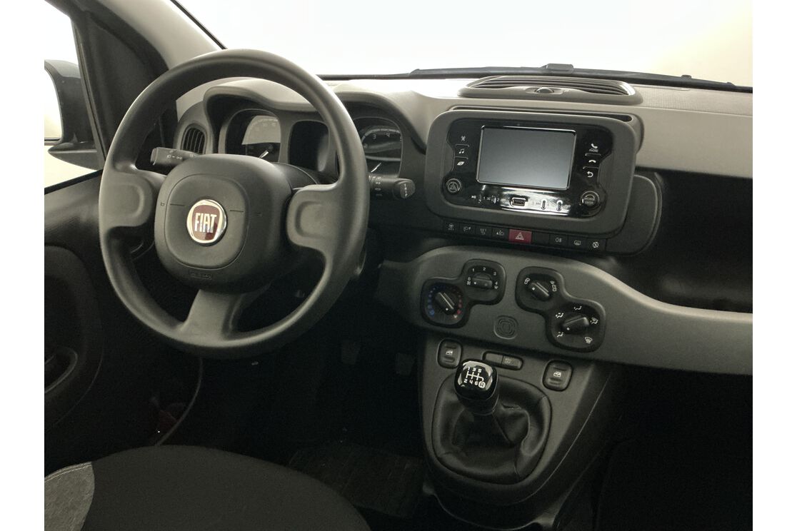 Interno lato guidatore, dal sedile posteriore