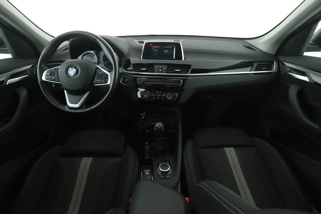Innenraum auf der Fahrerseite 2