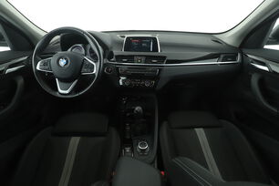 Innenraum auf der Fahrerseite 2