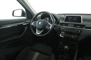 Innenraum der Fahrerseite vom Rücksitz