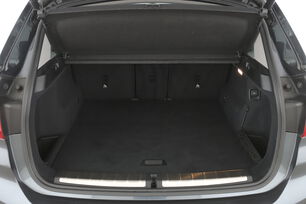 carDetails.imgAlt.interior.9