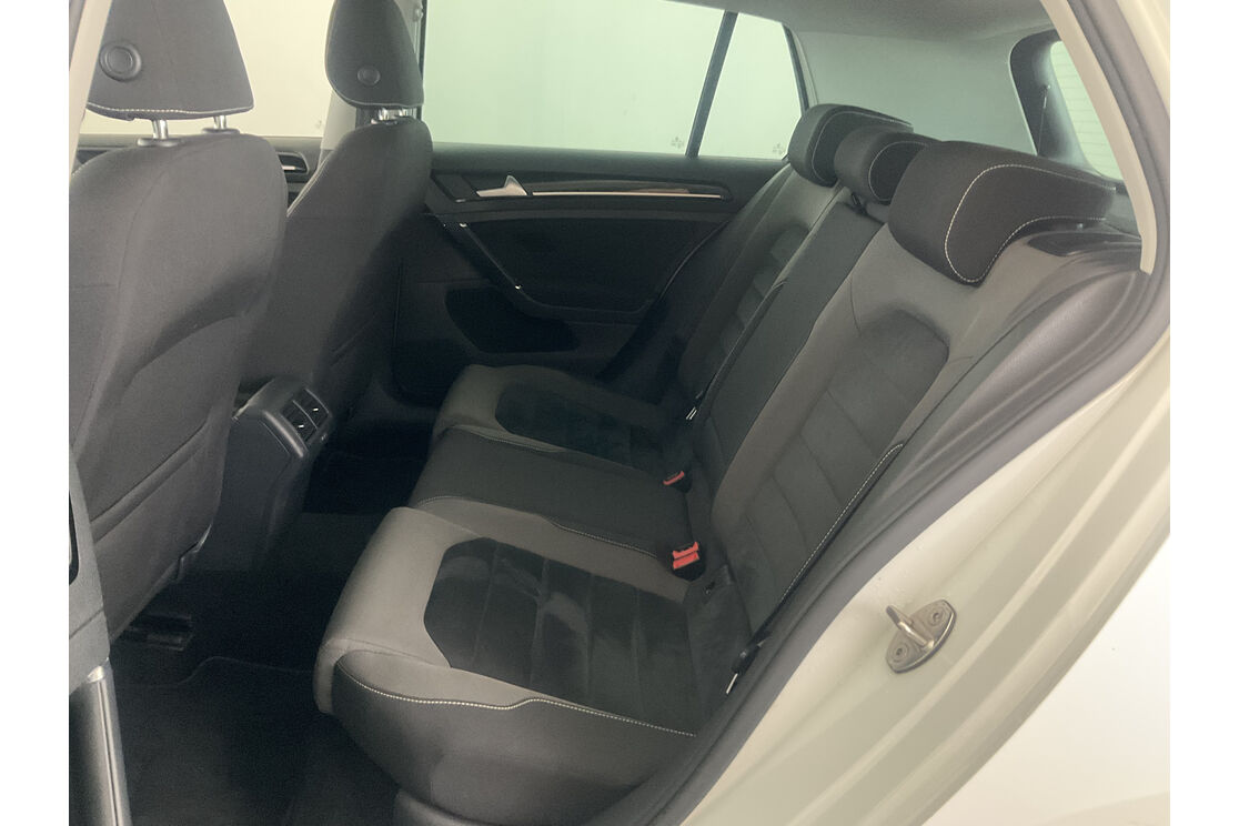 Interno sedili posteriori, dal lato guidatore