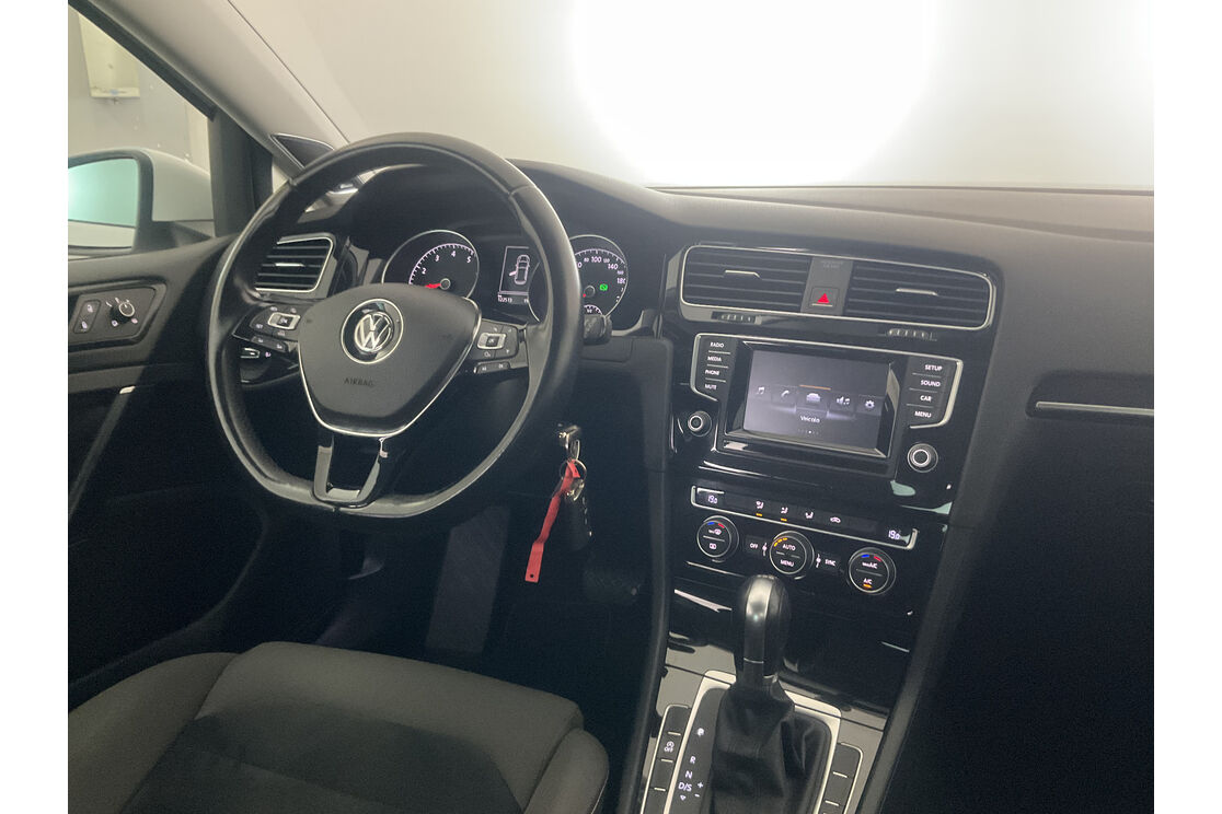 Interno lato guidatore, dal sedile posteriore