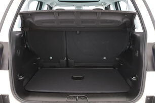 carDetails.imgAlt.interior.9