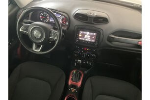 Interno lato guidatore, dal sedile posteriore