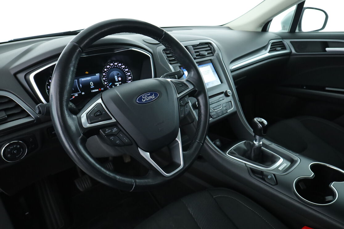 Innenraum auf der Fahrerseite 2