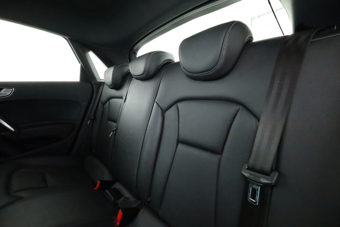 Intérieur sièges arrière depuis le côté conducteur