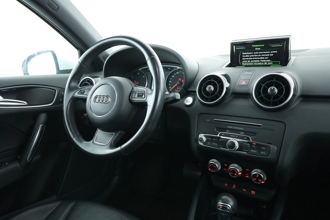 Intérieur côté conducteur depuis le siège arrière