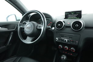 Intérieur côté conducteur depuis le siège arrière