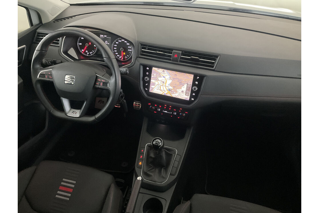 Interno lato guidatore, dal sedile posteriore