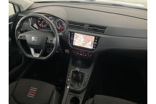 Interno lato guidatore, dal sedile posteriore